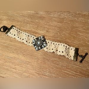 LACE WRIST CUFF WITH SILVER BEADS